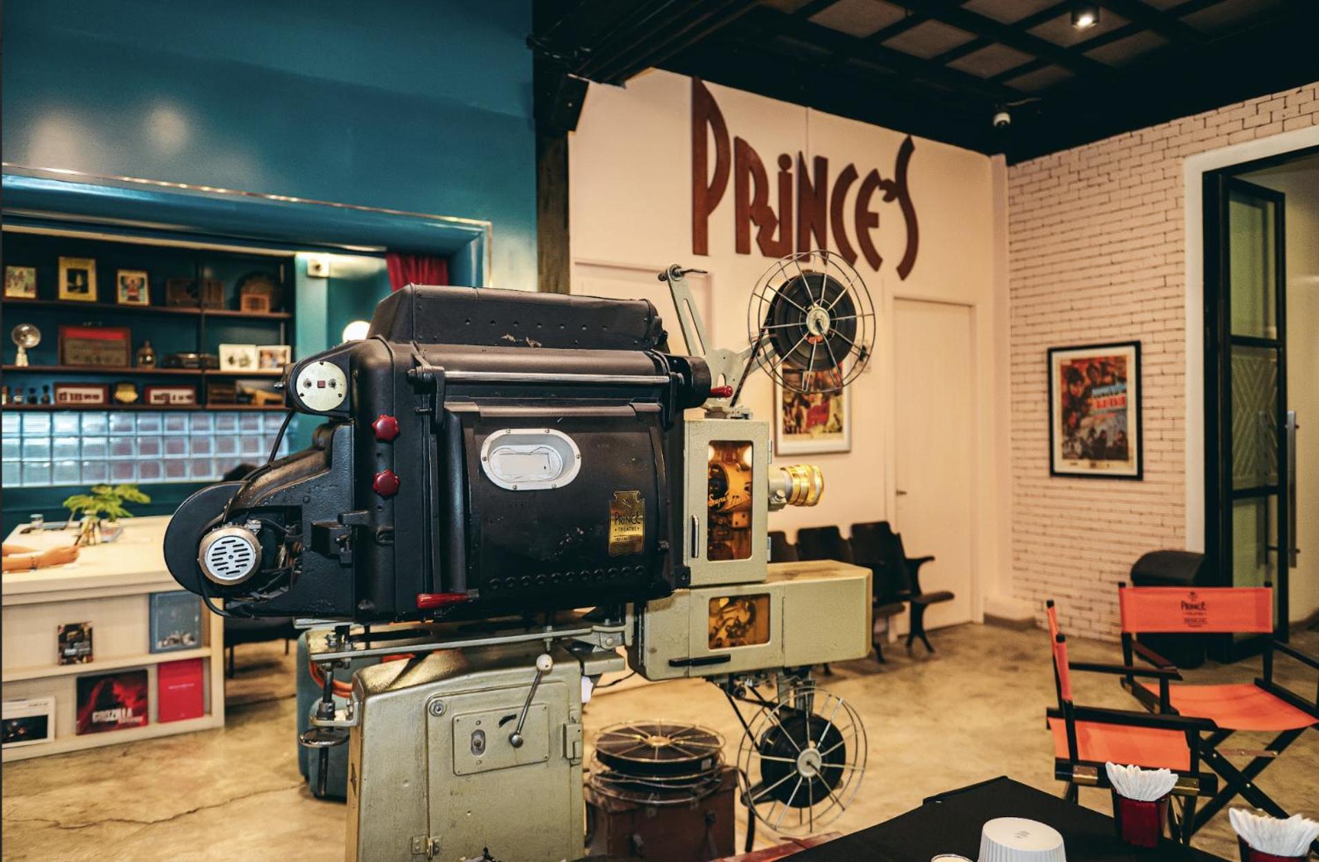 Prince Theatre Heritage Stay Hostel - Silom Бангкок Экстерьер фото