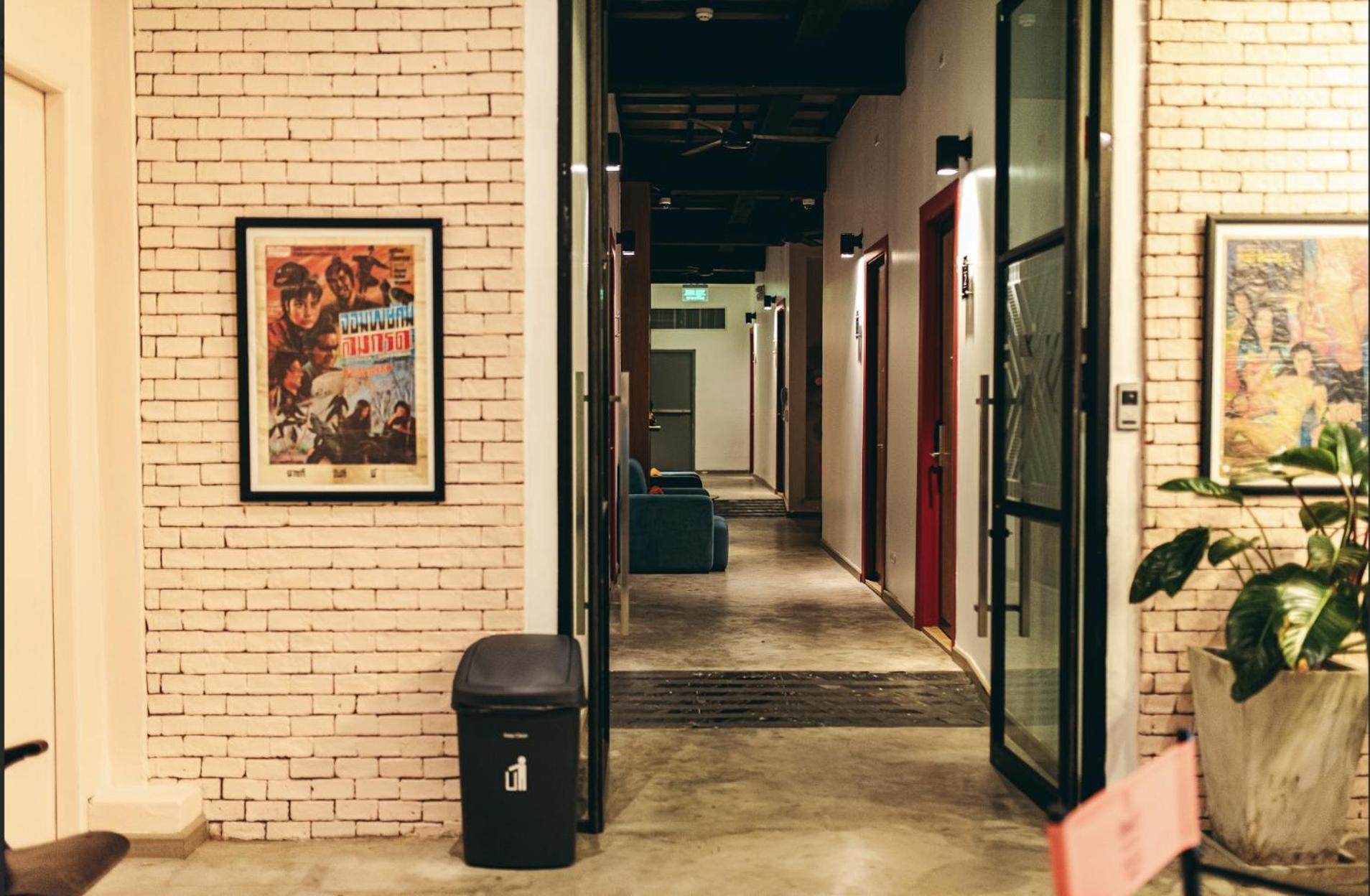 Prince Theatre Heritage Stay Hostel - Silom Бангкок Экстерьер фото