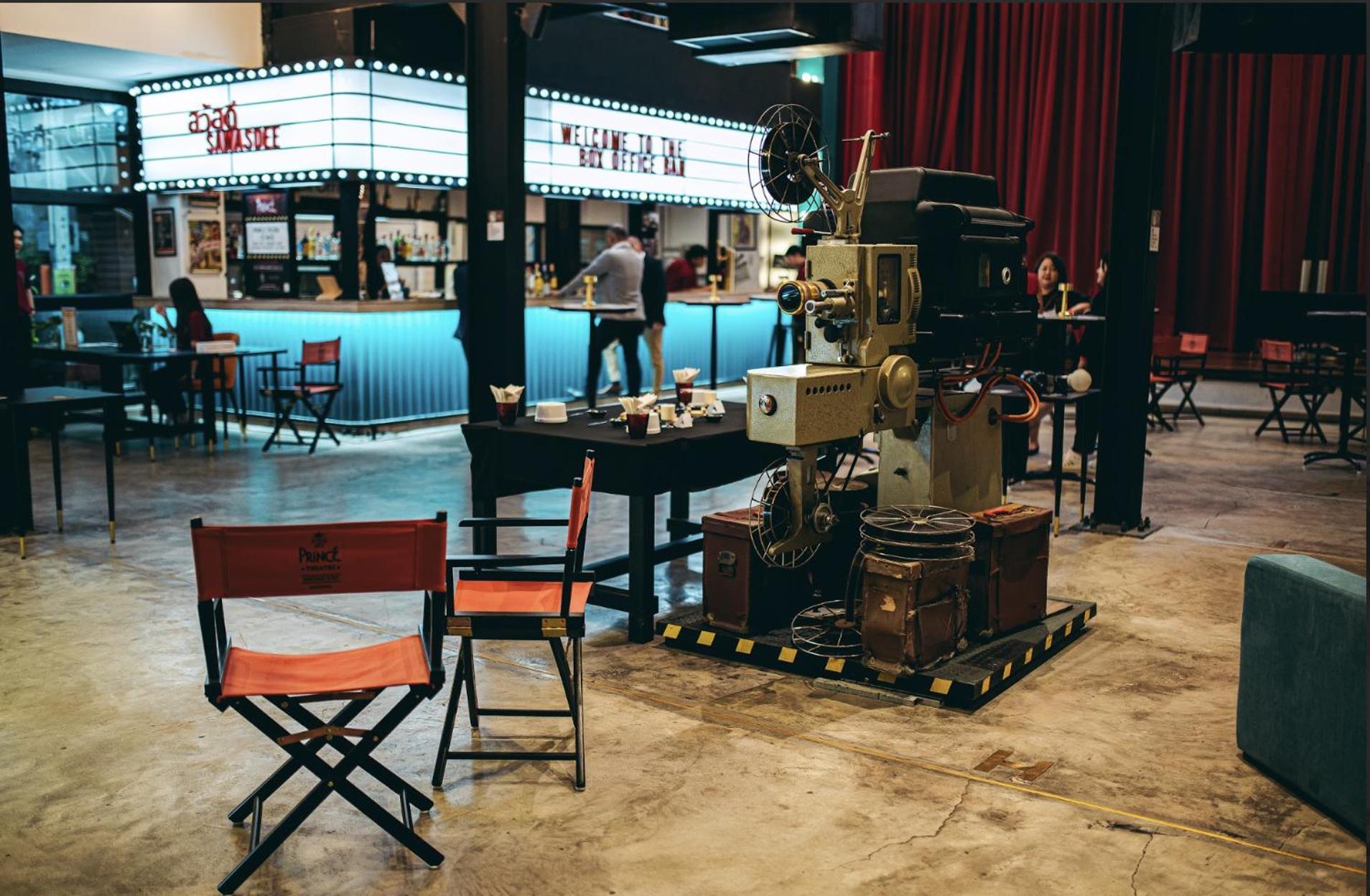 Prince Theatre Heritage Stay Hostel - Silom Бангкок Экстерьер фото