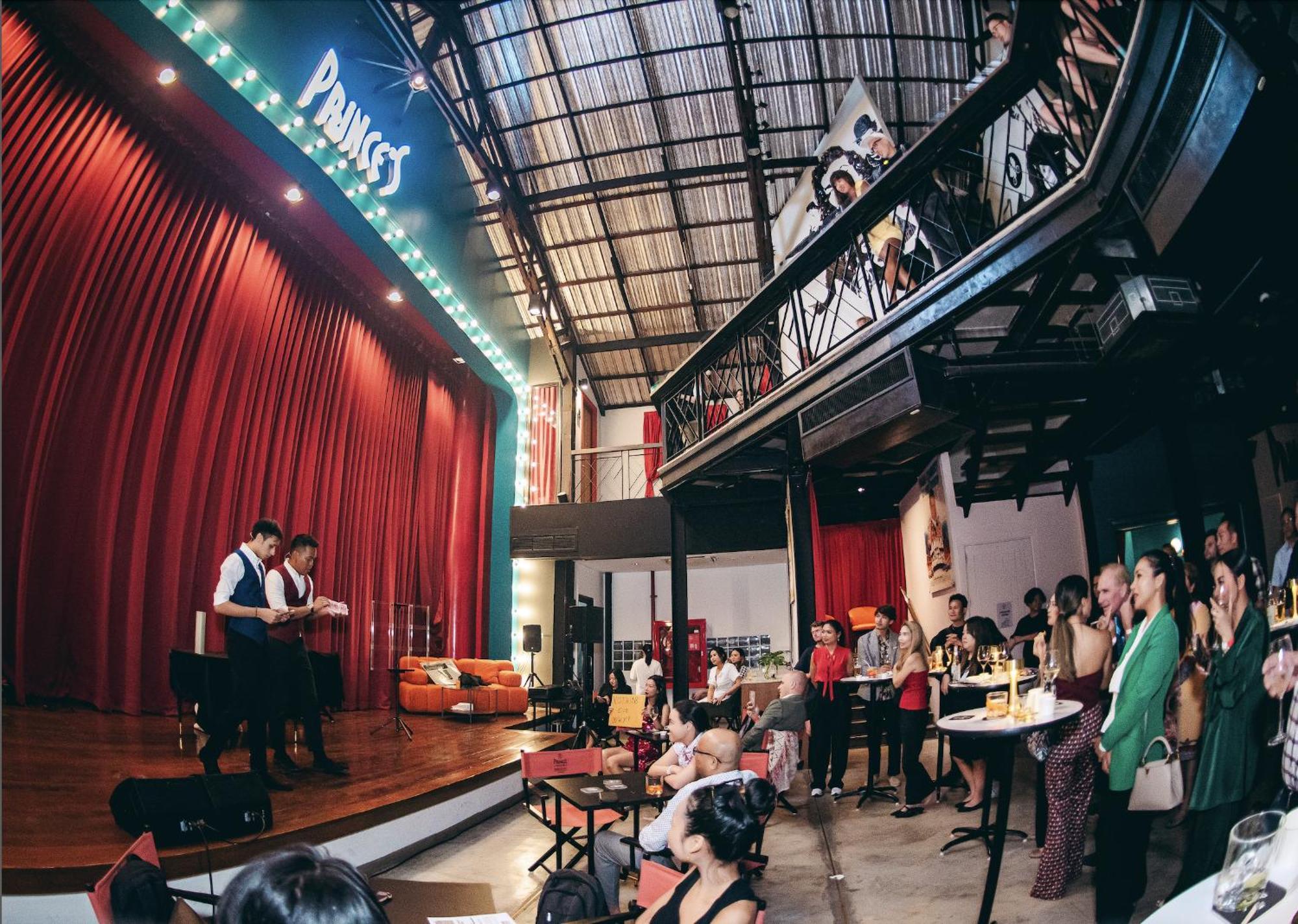 Prince Theatre Heritage Stay Hostel - Silom Бангкок Экстерьер фото