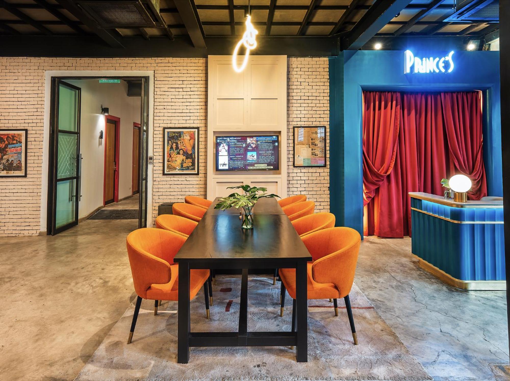Prince Theatre Heritage Stay Hostel - Silom Бангкок Экстерьер фото