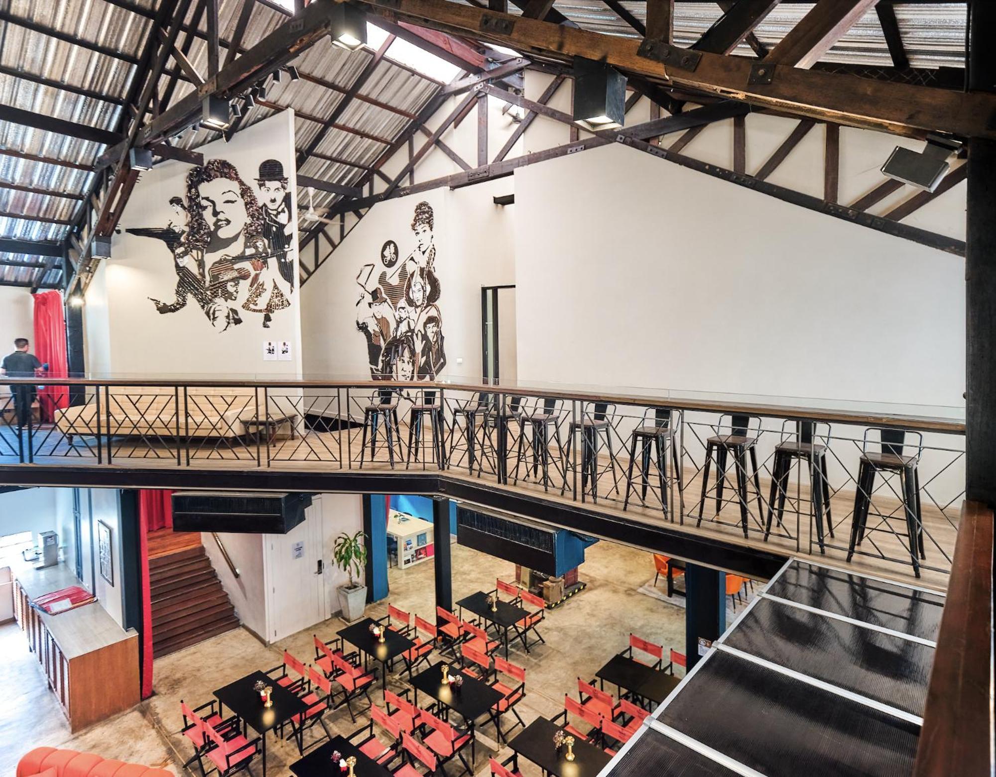 Prince Theatre Heritage Stay Hostel - Silom Бангкок Экстерьер фото