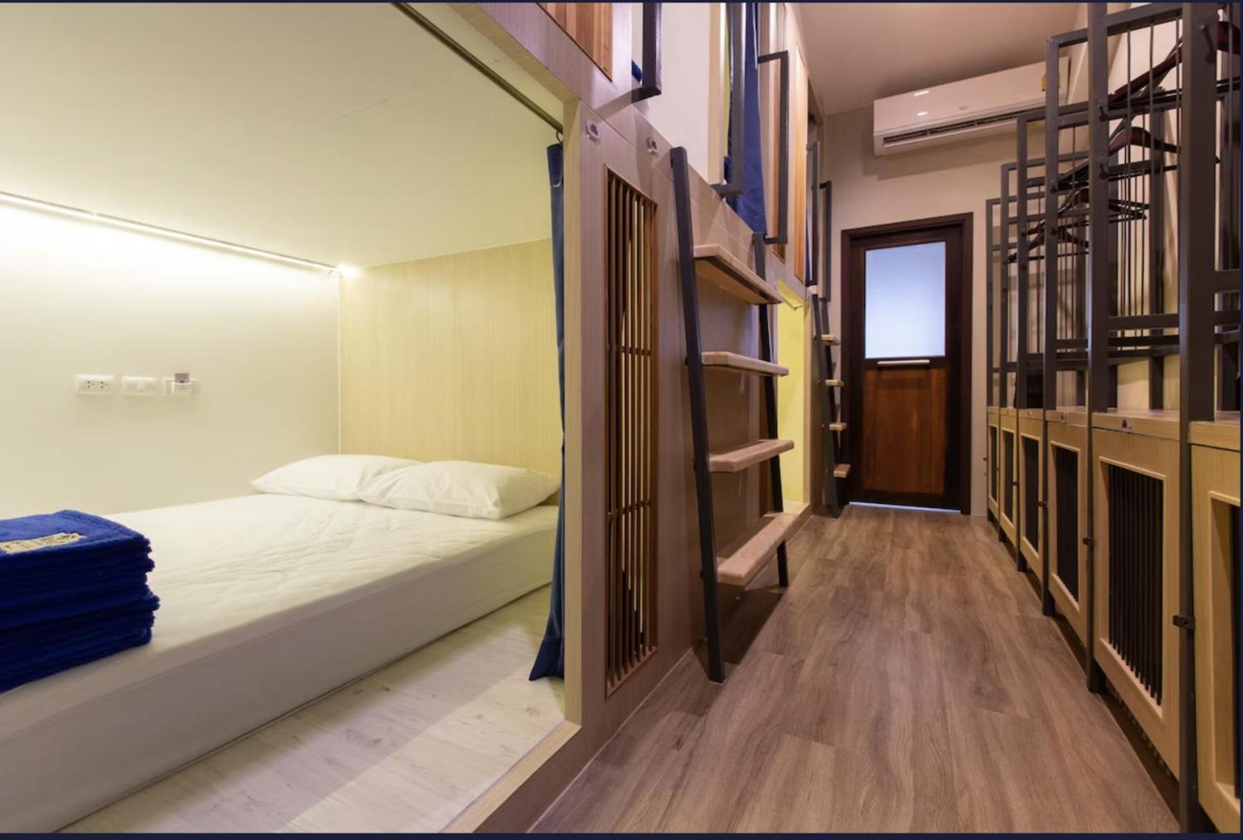 Prince Theatre Heritage Stay Hostel - Silom Бангкок Экстерьер фото