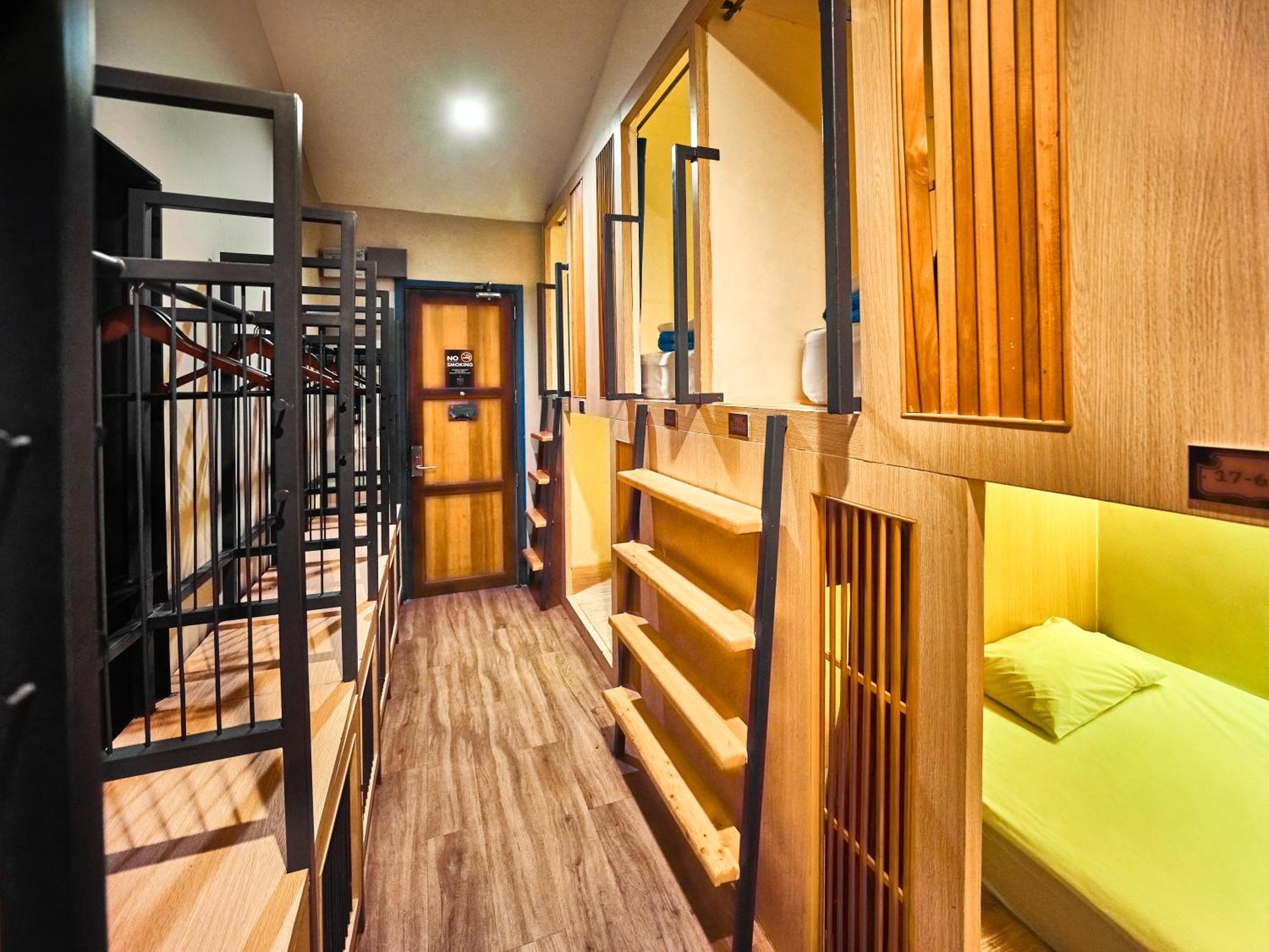 Prince Theatre Heritage Stay Hostel - Silom Бангкок Экстерьер фото