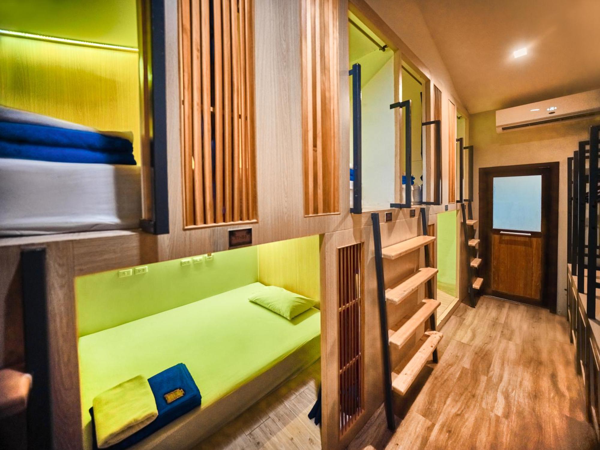Prince Theatre Heritage Stay Hostel - Silom Бангкок Экстерьер фото