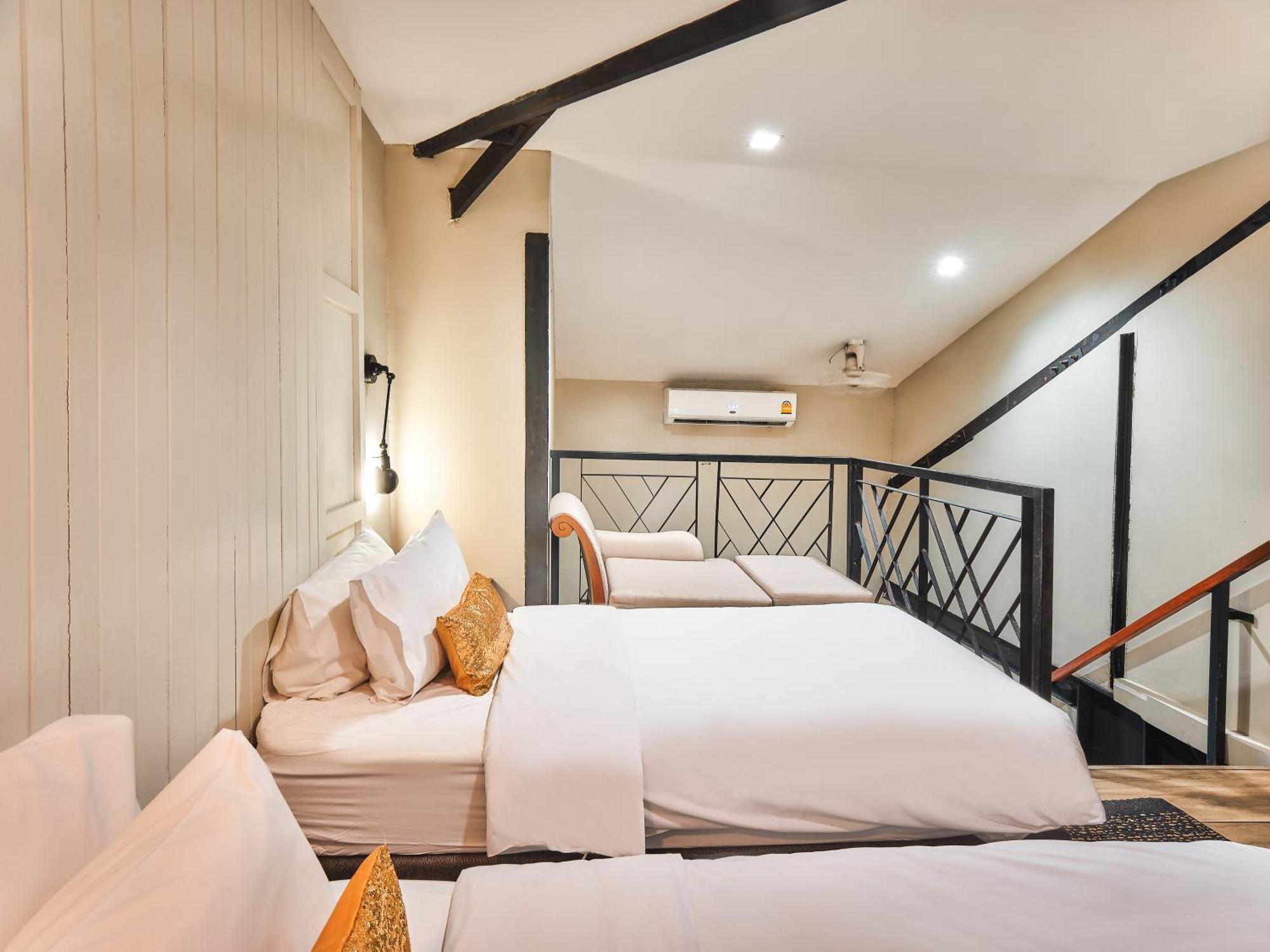 Prince Theatre Heritage Stay Hostel - Silom Бангкок Экстерьер фото