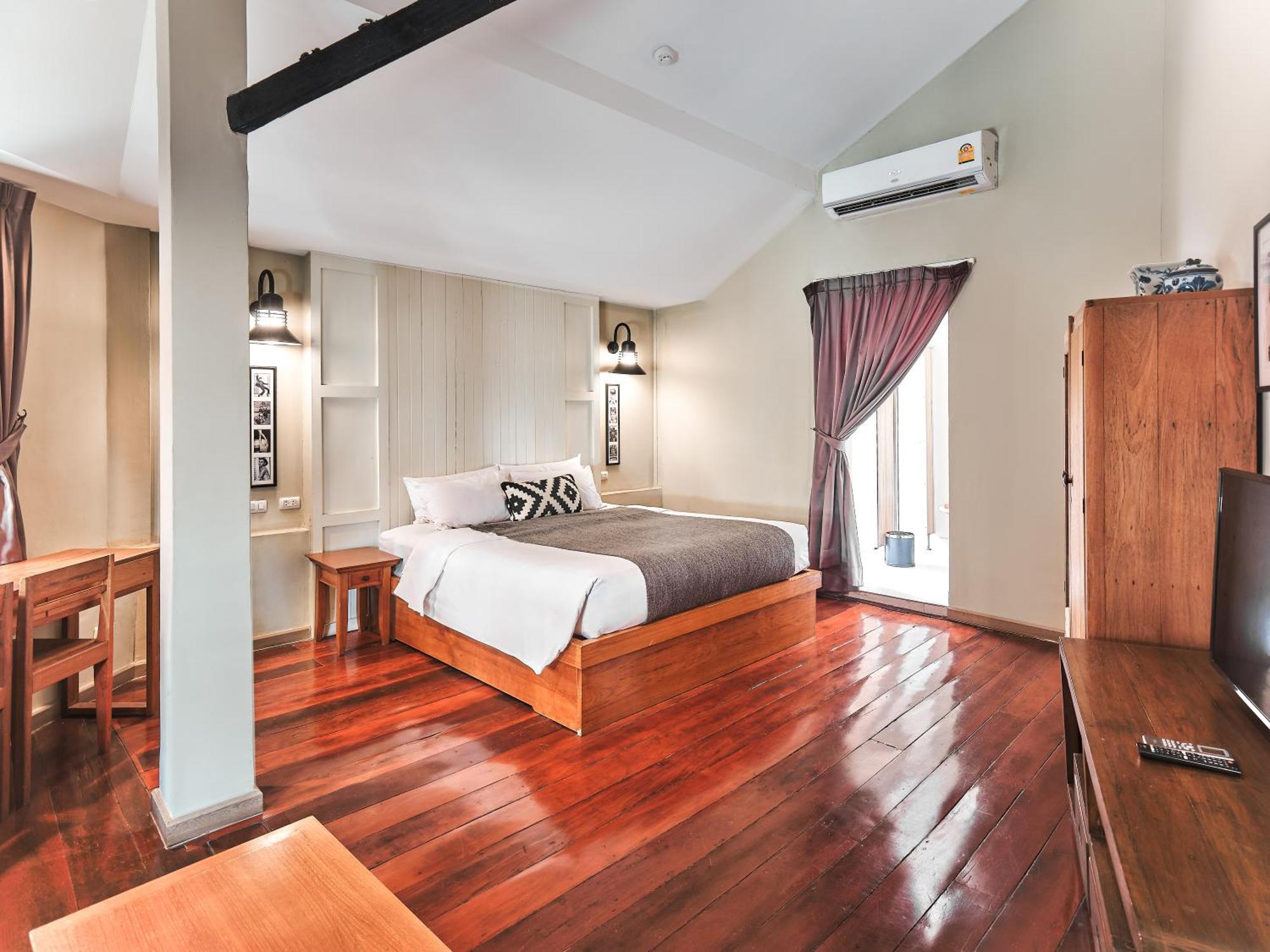 Prince Theatre Heritage Stay Hostel - Silom Бангкок Экстерьер фото