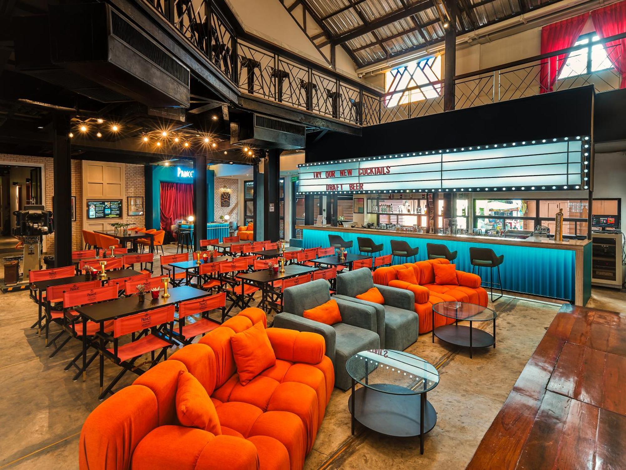 Prince Theatre Heritage Stay Hostel - Silom Бангкок Экстерьер фото